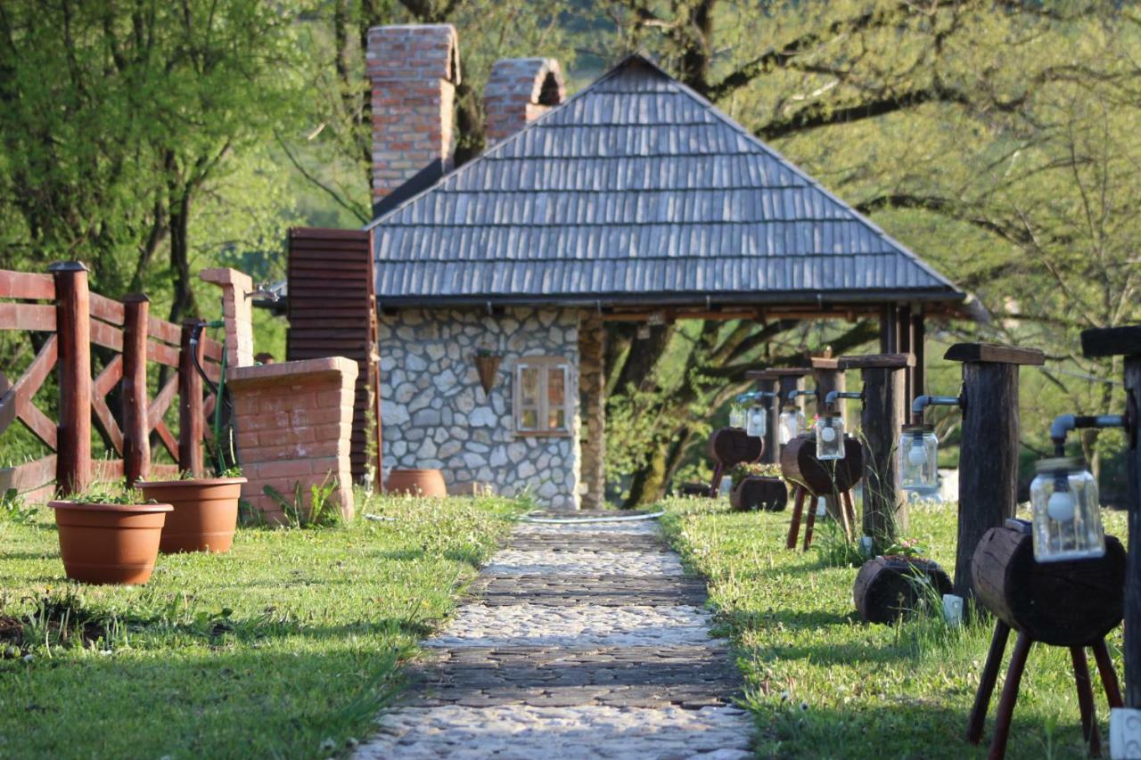 Navis Villa *